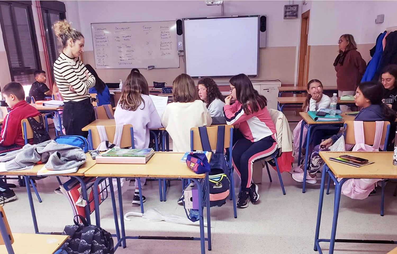 Comienzan los talleres de creación de podcast en centros educativos de la provincia dentro del convenio entre la APJ y la Diputación